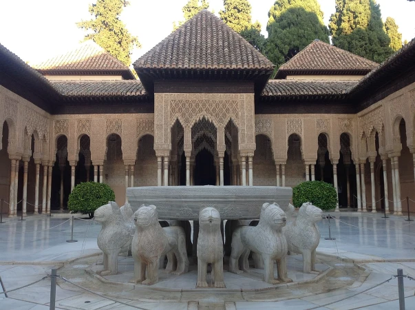 Patio de los Leones de la Alhambra de Granada