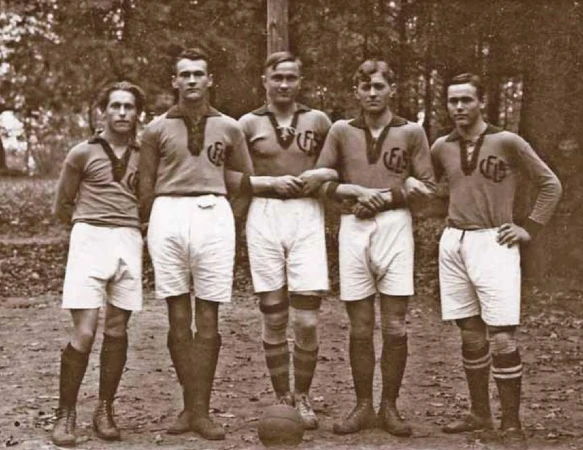 Uno de los Primeros Equipos de Baloncesto de Lituania, en 1923