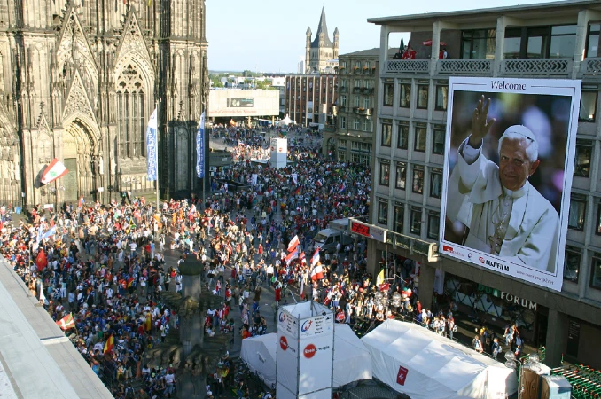 Vista de los alrededores de la Catedral de Colonia durante la Jornada Mundial de la Juventud 2005